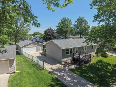 206 Spruce Hills Drive Cedar Falls IA 50613