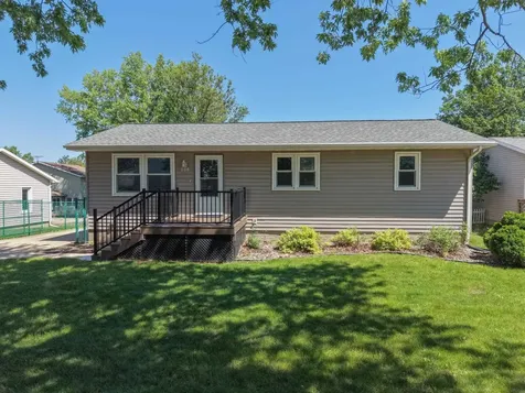206 Spruce Hills Drive Cedar Falls IA 50613
