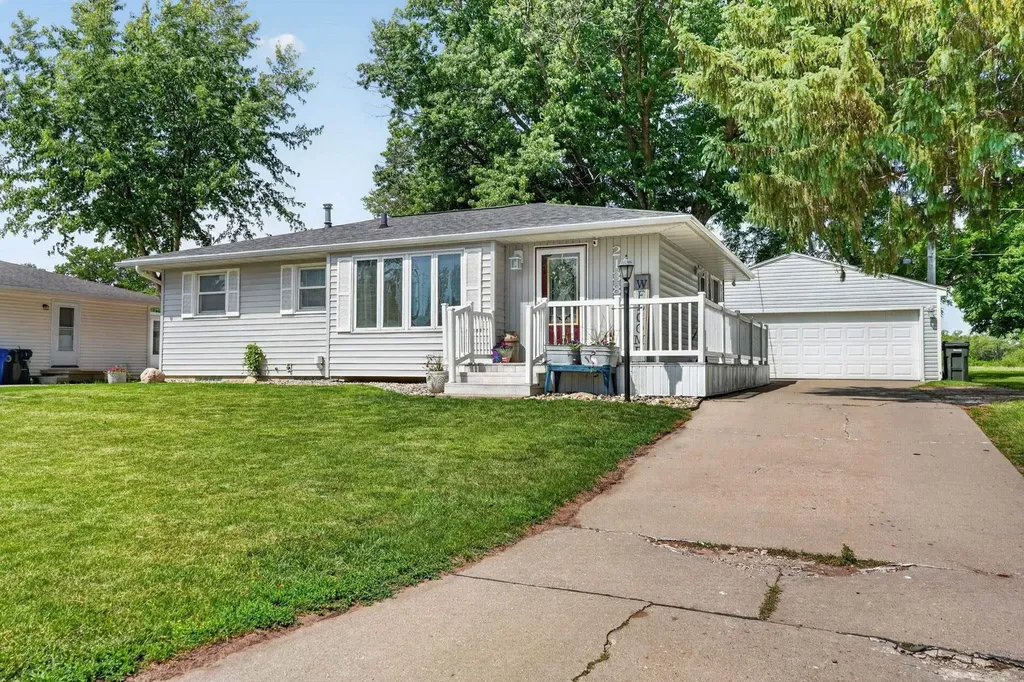 2138 Casper Avenue Waterloo IA 50701