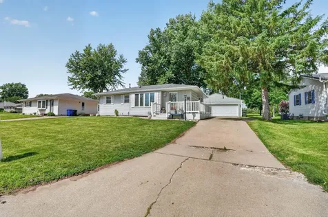 2138 Casper Avenue Waterloo IA 50701