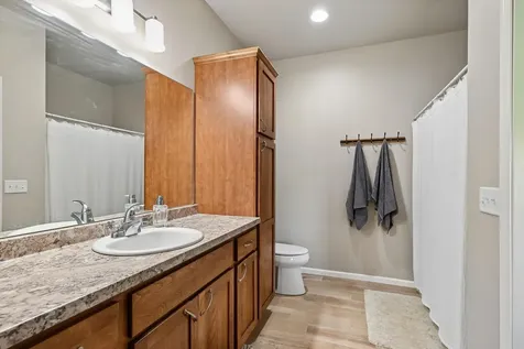 1302 SE 1st Street Waverly IA 50677
