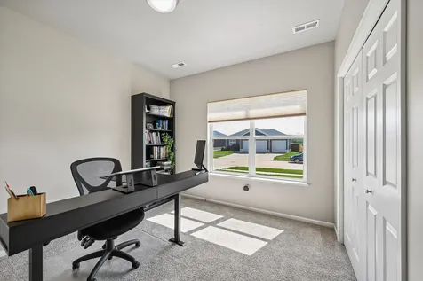 1302 SE 1st Street Waverly IA 50677