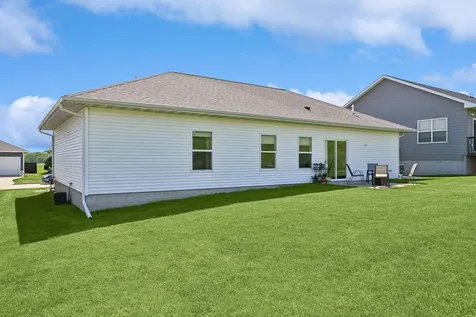 1302 SE 1st Street Waverly IA 50677