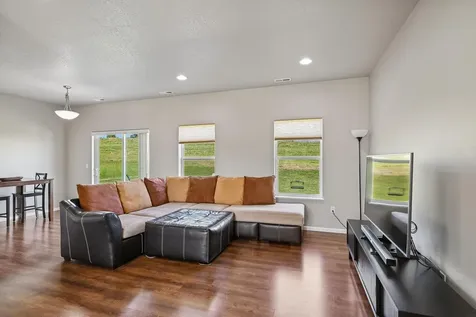 1302 SE 1st Street Waverly IA 50677