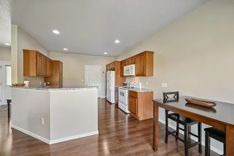 1302 SE 1st Street Waverly IA 50677