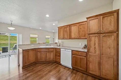 1302 SE 1st Street Waverly IA 50677