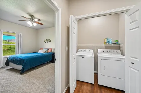 1302 SE 1st Street Waverly IA 50677