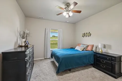 1302 SE 1st Street Waverly IA 50677