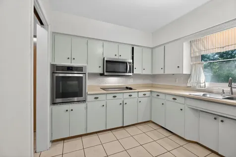 443 S Hackett Road Waterloo IA 50701