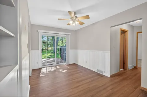 443 S Hackett Road Waterloo IA 50701