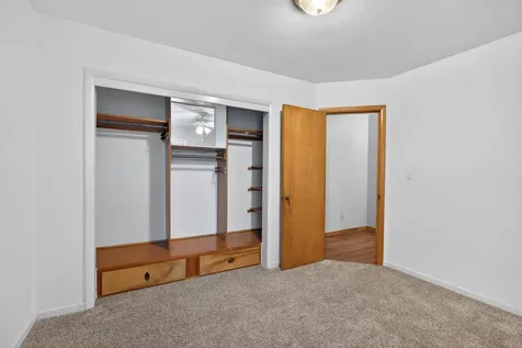 443 S Hackett Road Waterloo IA 50701