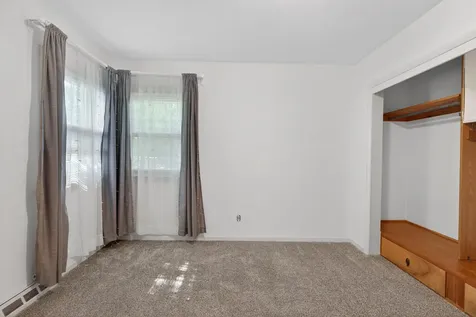 443 S Hackett Road Waterloo IA 50701