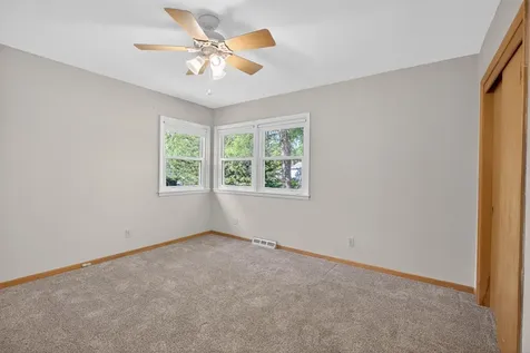 443 S Hackett Road Waterloo IA 50701