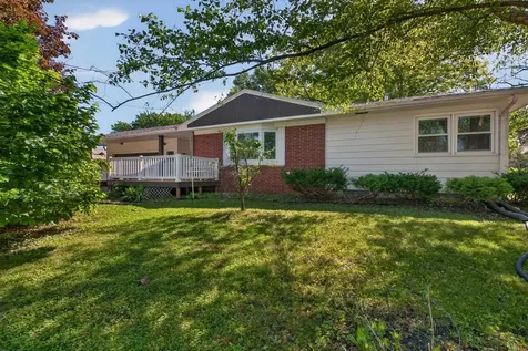 443 S Hackett Road Waterloo IA 50701