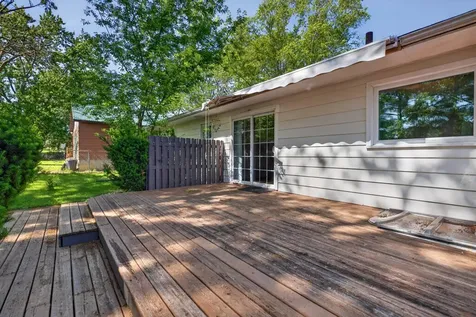 443 S Hackett Road Waterloo IA 50701