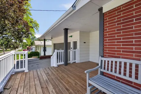 443 S Hackett Road Waterloo IA 50701