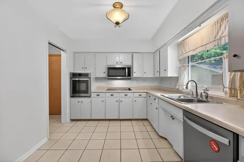 443 S Hackett Road Waterloo IA 50701