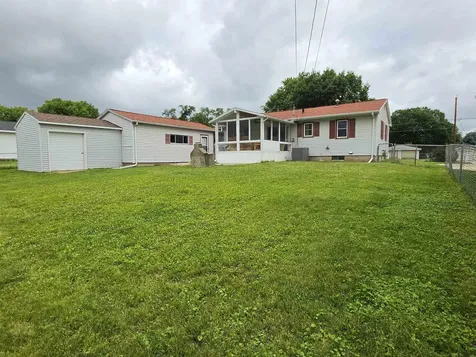 1525 Robin Road Waterloo IA 50701