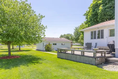 512 Pleasant Street Sumner IA 50674