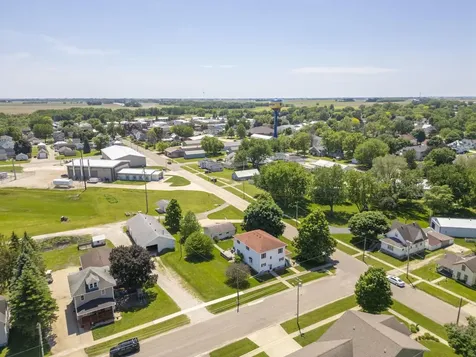 512 Pleasant Street Sumner IA 50674