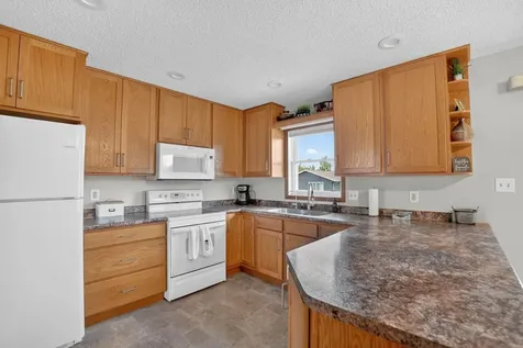3923 Del Matro Road Waterloo IA 50701