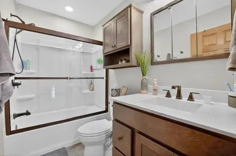 3923 Del Matro Road Waterloo IA 50701