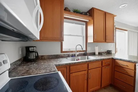 3923 Del Matro Road Waterloo IA 50701