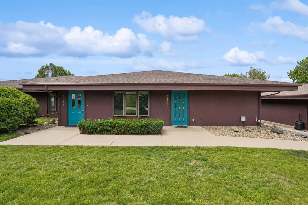 5309-5311 Blue Bonnet Drive Waterloo IA 50702
