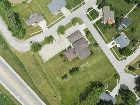 5309-5311 Blue Bonnet Drive Waterloo IA 50702