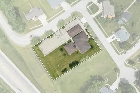 5309-5311 Blue Bonnet Drive Waterloo IA 50702