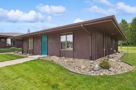 5309-5311 Blue Bonnet Drive Waterloo IA 50702