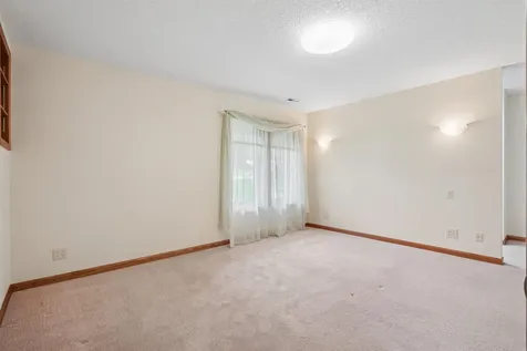 5309-5311 Blue Bonnet Drive Waterloo IA 50702