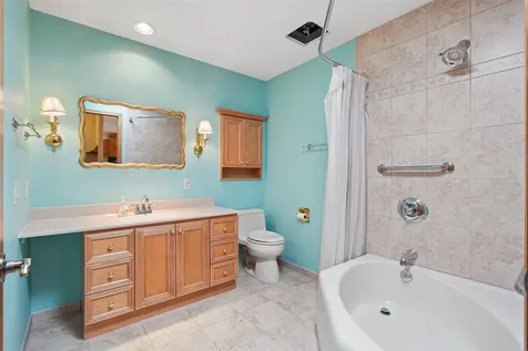5309-5311 Blue Bonnet Drive Waterloo IA 50702