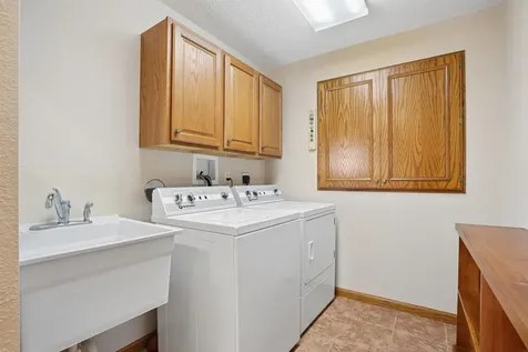 5309-5311 Blue Bonnet Drive Waterloo IA 50702