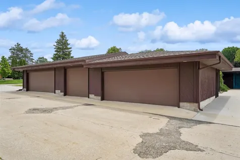 5309-5311 Blue Bonnet Drive Waterloo IA 50702