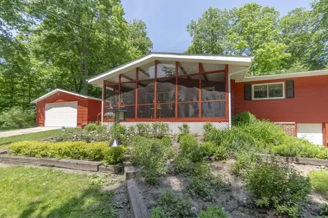 1323 195th Street Waverly IA 50677