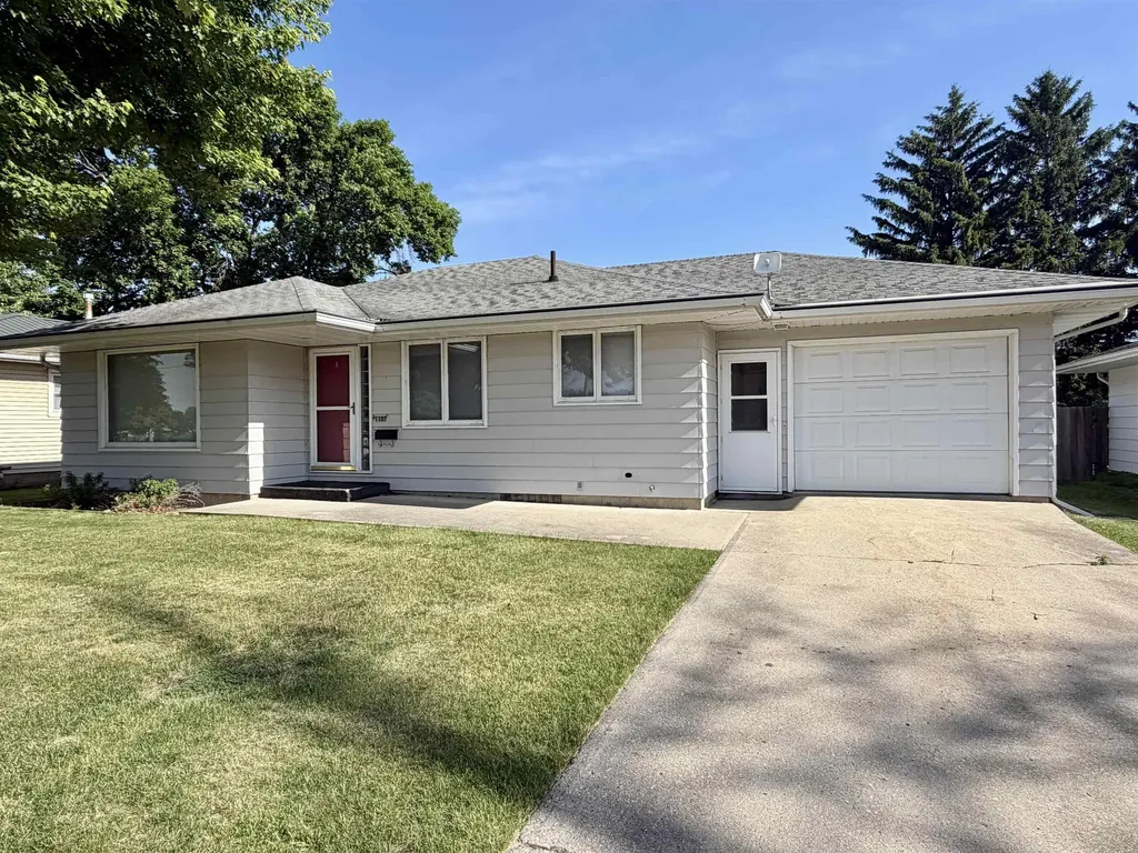 1107 4th Avenue Ackley IA 50601