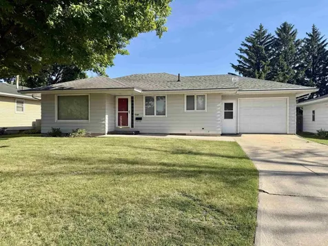 1107 4th Avenue Ackley IA 50601