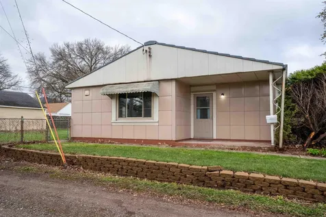 220 Forest Avenue Waterloo IA 50702