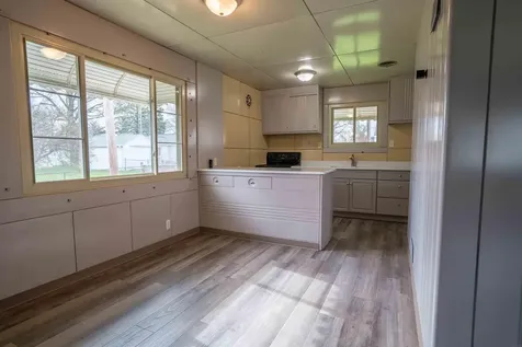 220 Forest Avenue Waterloo IA 50702