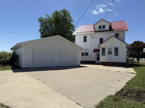1542 V Avenue Dysart IA 52224