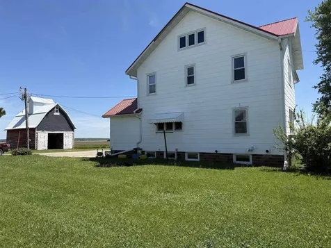 1542 V Avenue Dysart IA 52224