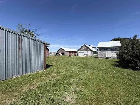 1542 V Avenue Dysart IA 52224