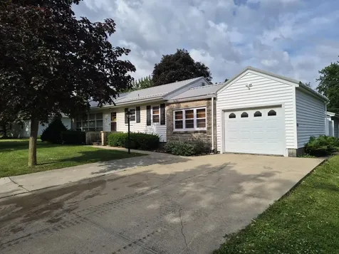 28 9th Avenue SE Oelwein IA 50662