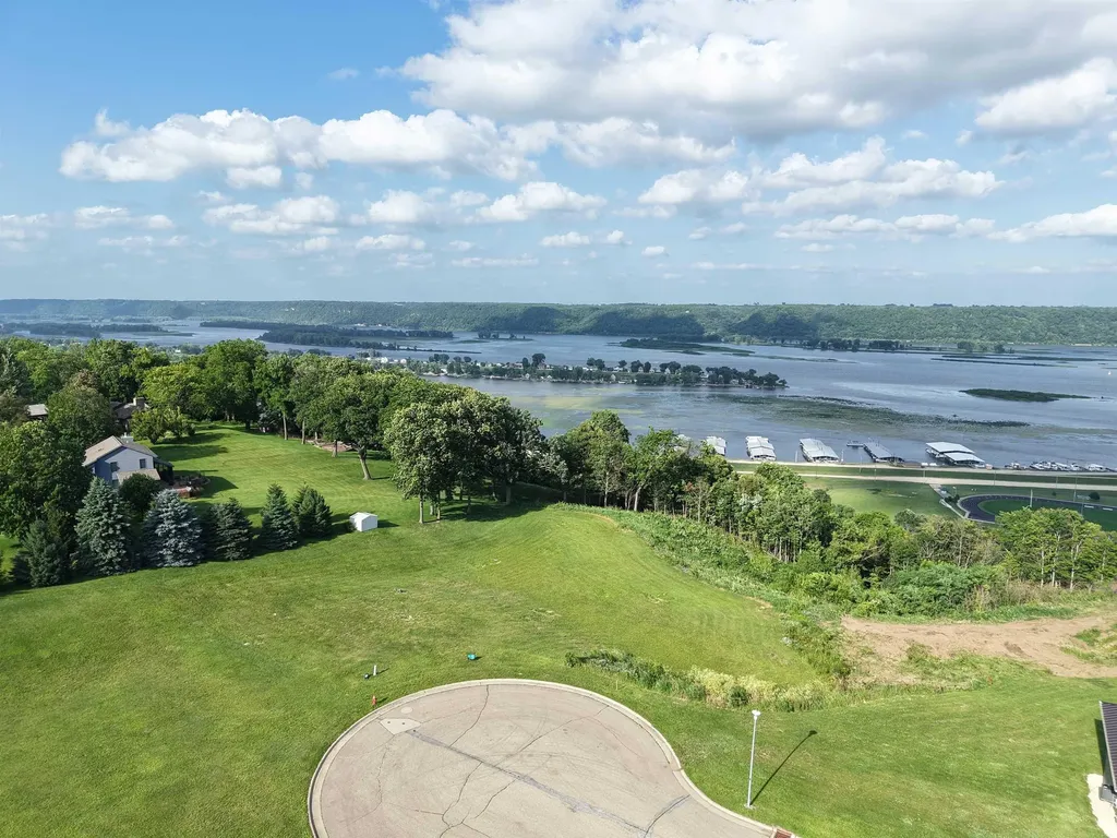 137 Royal Oaks Court Guttenberg IA 52052