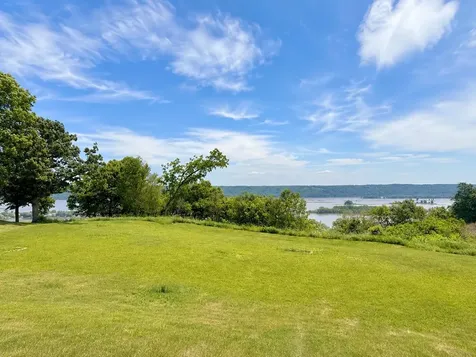 137 Royal Oaks Court Guttenberg IA 52052