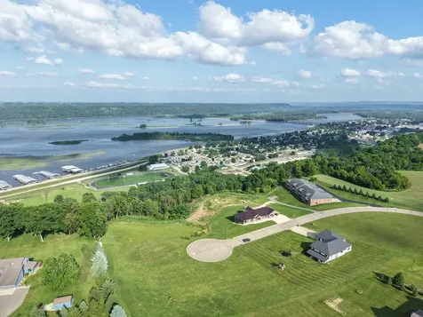 137 Royal Oaks Court Guttenberg IA 52052
