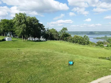 137 Royal Oaks Court Guttenberg IA 52052
