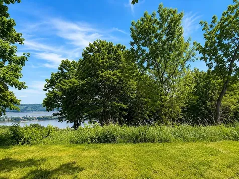 137 Royal Oaks Court Guttenberg IA 52052