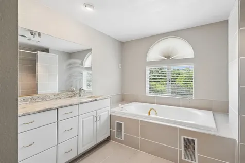 106 NE 12th Street Waverly IA 50677